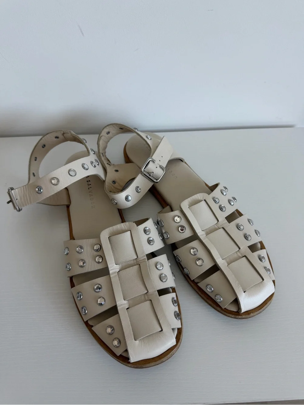 Freda Salvador 10 Sera Fisherman Sandals White Gem Embellishments - Picture 6 of 13
